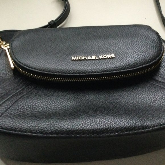 Michael Kors Bag NWT ARIA Shoulder Bag Black - Picture 5 of 9